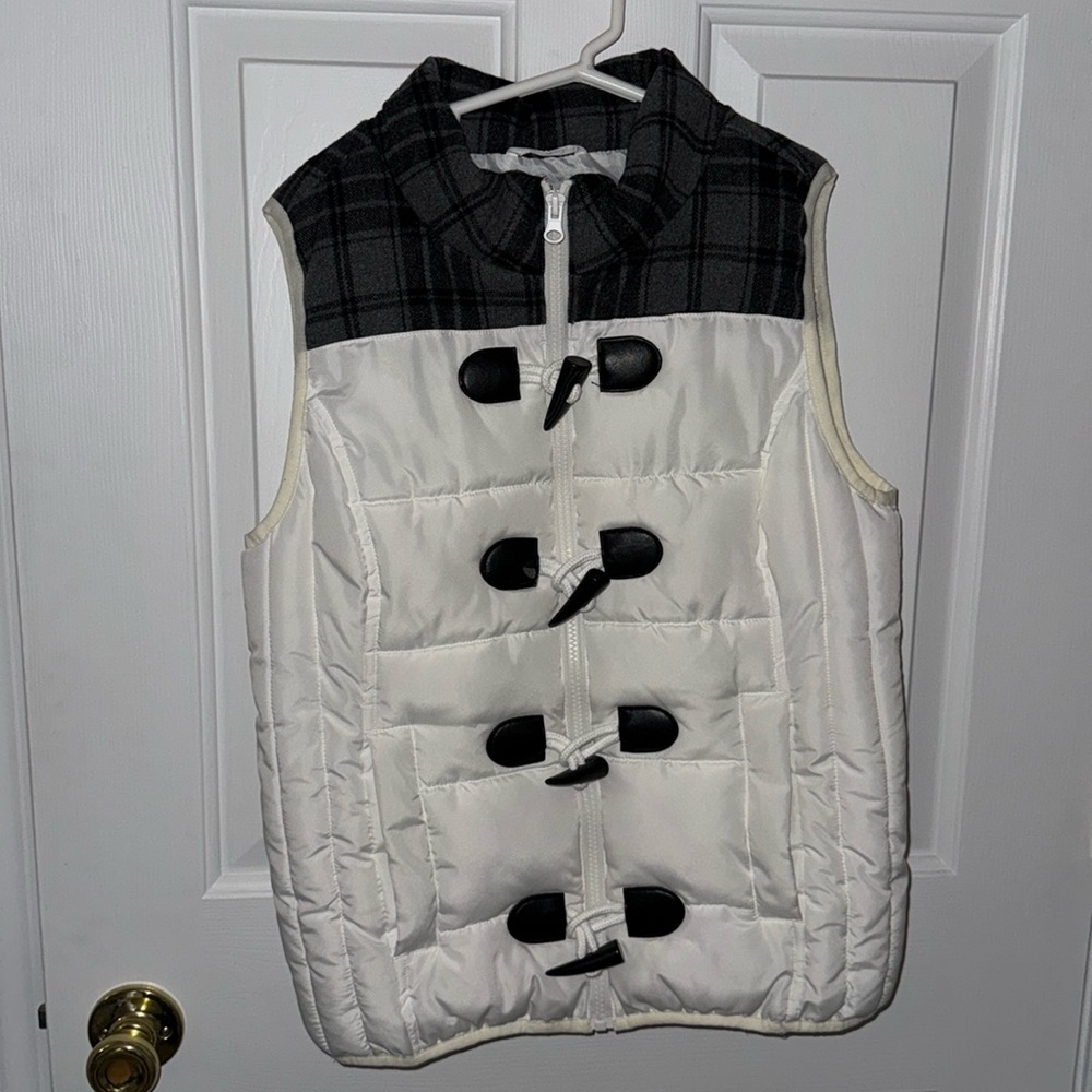 RuffHewn Women's Puffer Vest Toggle Buttons Fall Winter Jacket White Size S
